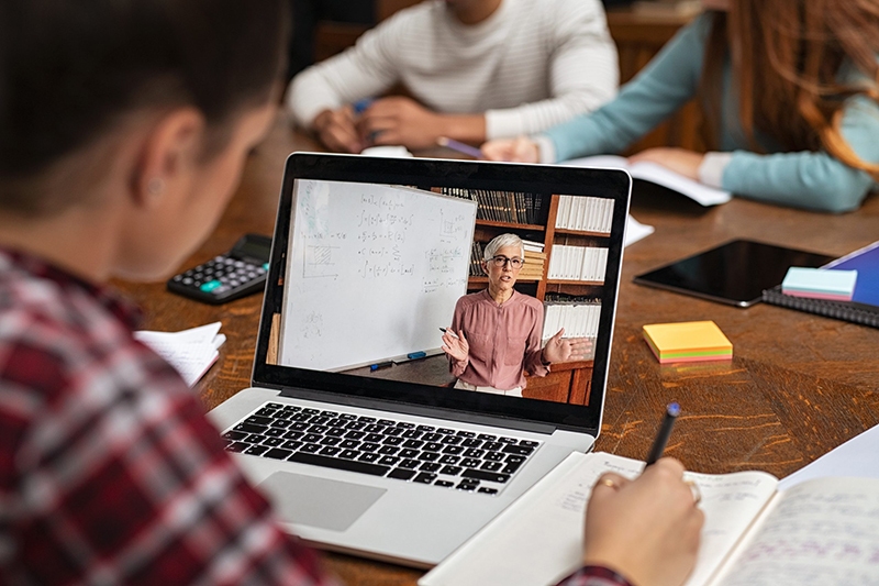 TNC Store Sinh viên đại học bách khoa dùng laptop nào