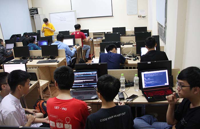TNC Store Sinh viên Đại học Công nghệ (QHI) - Quốc gia Hà Nội (VNU) nên dùng Laptop gì?