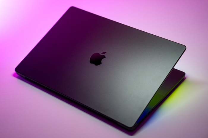 TNC Store MacBook Pro Màn Hình OLED Cảm Ứng Chip M6