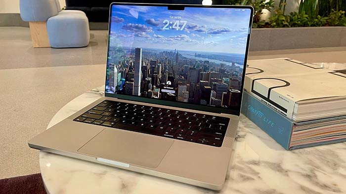 TNC Store MacBook Pro Màn Hình OLED Cảm Ứng Chip M6