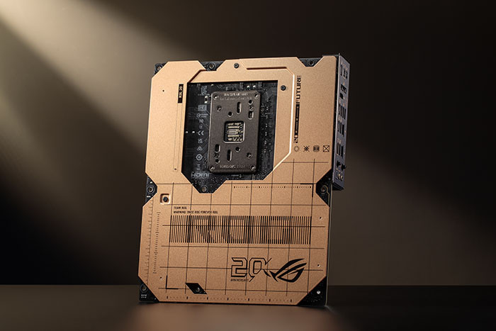 TNC Store ROG Crosshair 2006 ra mắt: Phiên bản kỷ niệm 20 năm ASUS ROG với thiết kế hoài cổ độc đáo